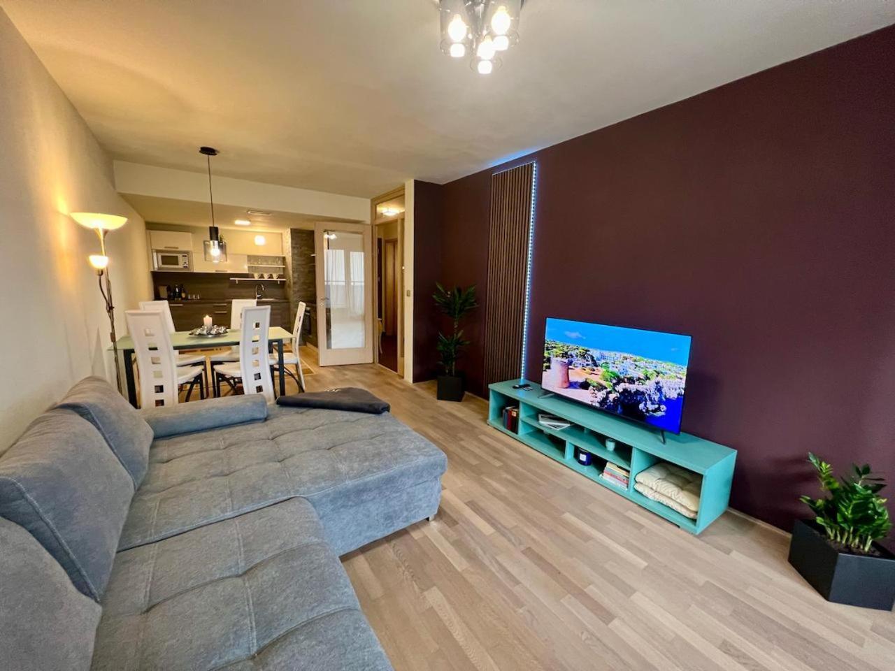 Luxury Apartment In Prague And Free Parking Exterior foto